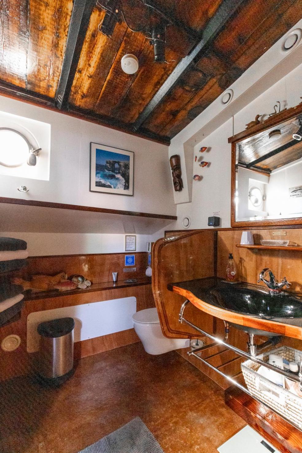 Anna Houseboat Hotel Амстердам Екстериор снимка