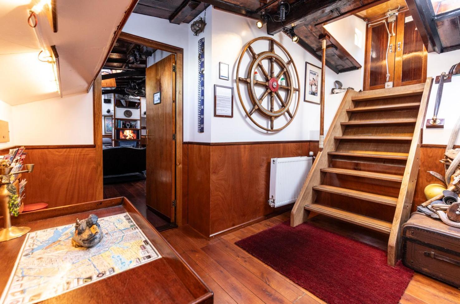 Anna Houseboat Hotel Амстердам Екстериор снимка