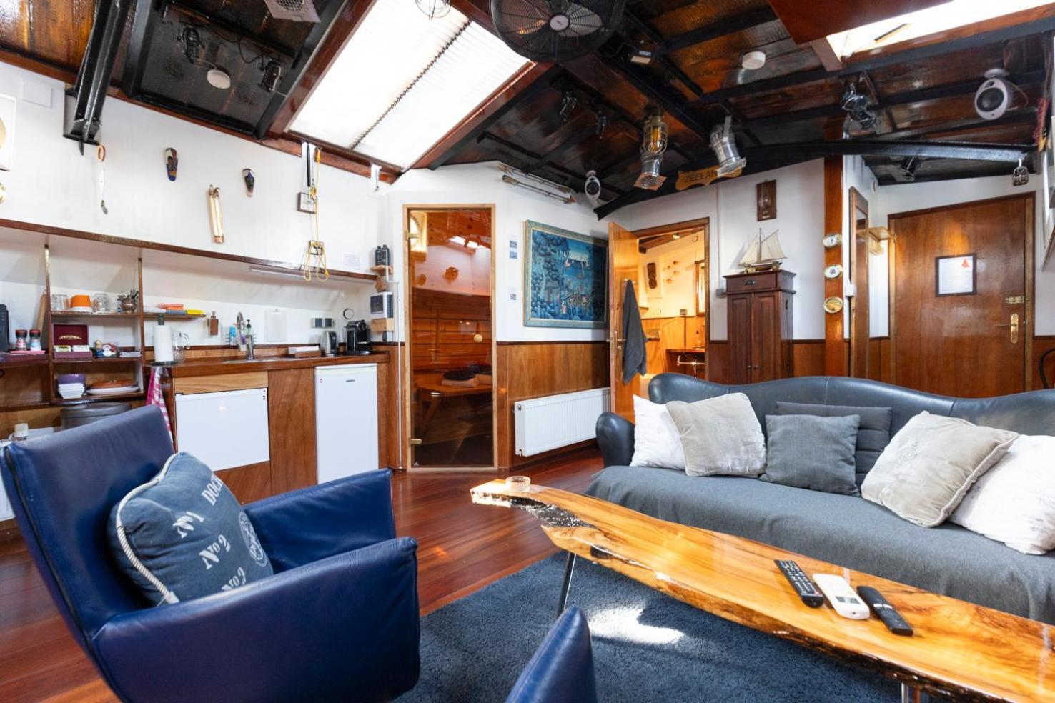 Anna Houseboat Hotel Амстердам Екстериор снимка