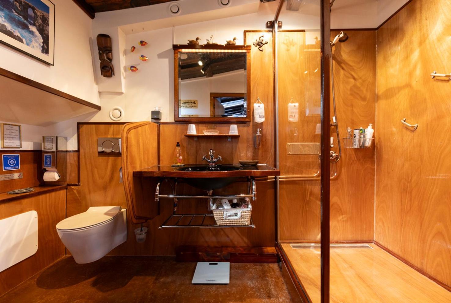Anna Houseboat Hotel Амстердам Екстериор снимка